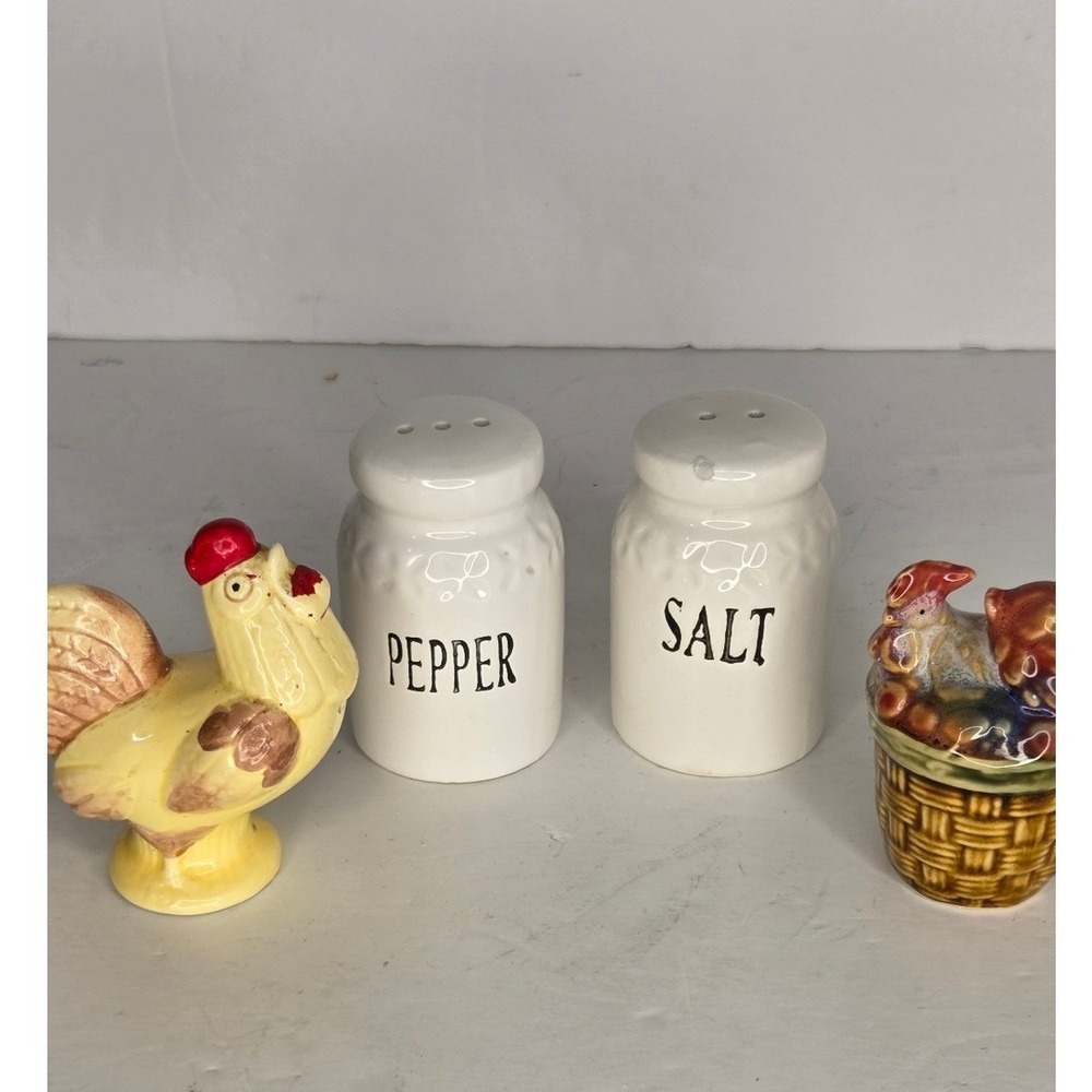 Farmhouse Country Rooster Salt And Pepper Shakers Sets READ